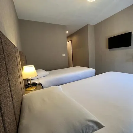Flower Palace Hotell 2*