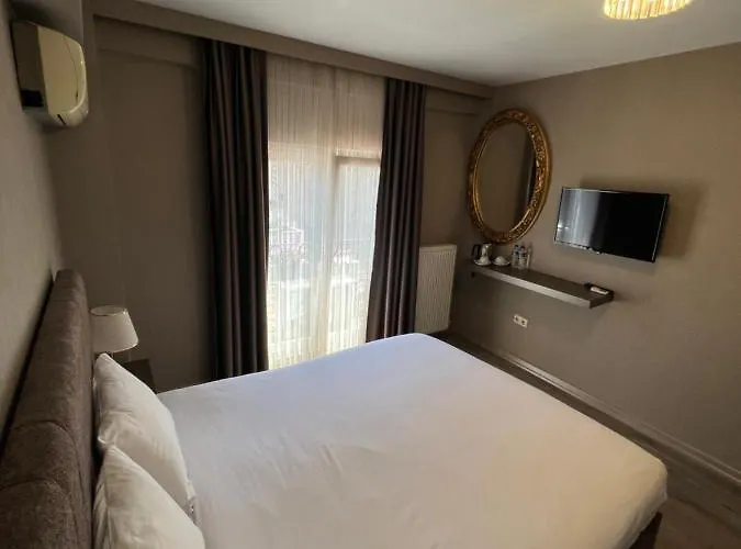 Flower Palace Hotel 2*