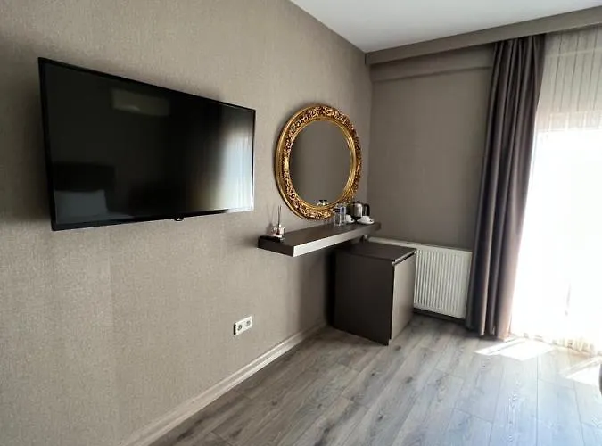 Flower Palace Hotel 2*